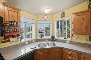 2294 Marion St, North Bend, OR 97459 - Photo 19