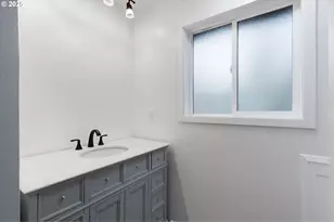 1114 N 1st Ave, Kelso, WA 98626 - Photo 17