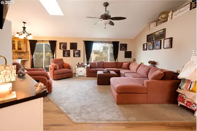 74 Sandalwood Loop, Creswell, OR 97426 - Photo 3