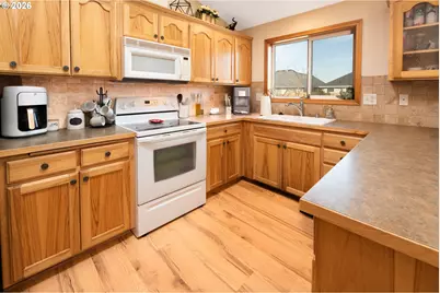 74 Sandalwood Loop, Creswell, OR 97426 - Photo 9