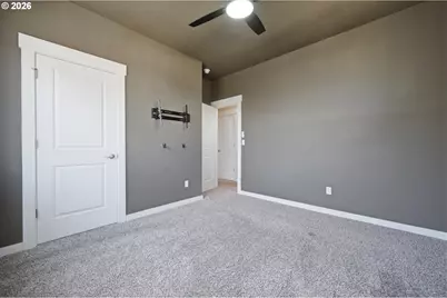 494 NE Cleveland Ave, Gresham, OR 97030 - Photo 17