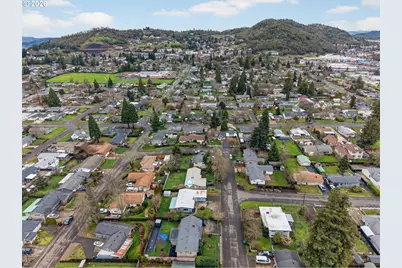 1456 NW Almira St, Roseburg, OR 97471 - Photo 39