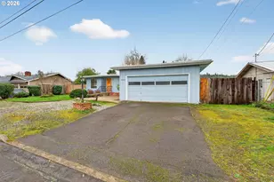 1456 NW Almira St, Roseburg, OR 97471 - Photo 3