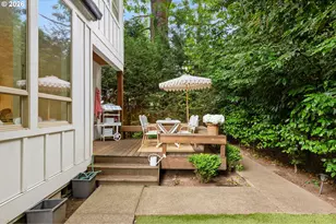 6437 SW Raleighwood Ct, Portland, OR 97221 - Photo 33