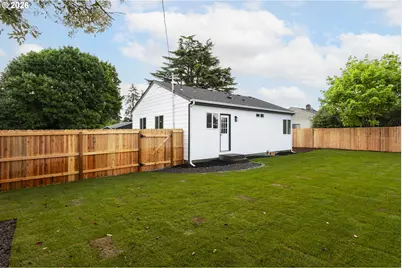 4915 NE 79th Ave, Portland, OR 97218 - Photo 3