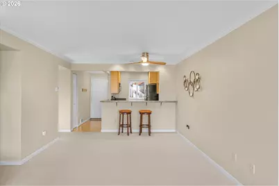 5050 S Landing Dr #202, Portland, OR 97239 - Photo 9