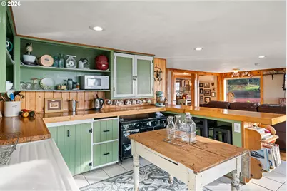 94104 Bellview Ln, Gold Beach, OR 97444 - Photo 9