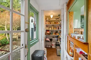 94104 Bellview Ln, Gold Beach, OR 97444 - Photo 13