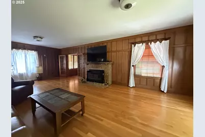 880 E 2nd St, Coquille, OR 97423 - Photo 7