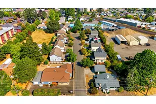 732 N College St, Newberg, OR 97132 - Photo 43
