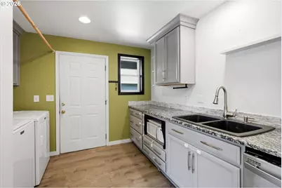 732 N College St, Newberg, OR 97132 - Photo 9