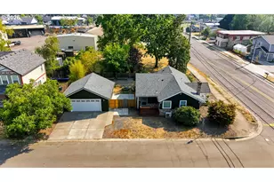732 N College St, Newberg, OR 97132 - Photo 39