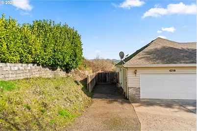 4759 Melody Ln, Roseburg, OR 97471 - Photo 3