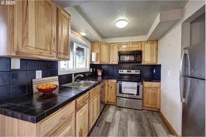 870 S Holladay Dr, Seaside, OR 97138 - Photo 7