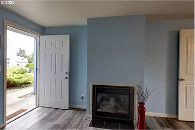 870 S Holladay Dr, Seaside, OR 97138 - Photo 3