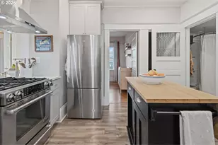 9941 N Willamette Blvd, Portland, OR 97203 - Photo 15