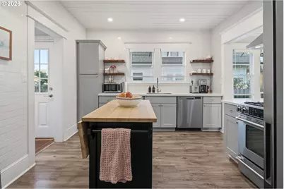 9941 N Willamette Blvd, Portland, OR 97203 - Photo 13