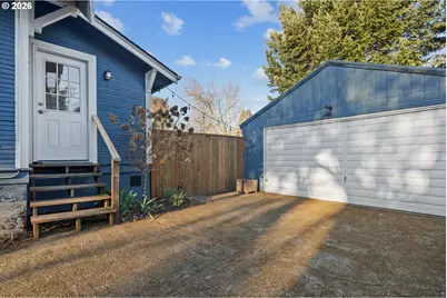 9941 N Willamette Blvd, Portland, OR 97203 - Photo 3