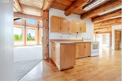 330 S Bay Rd, Toledo, OR 97391 - Photo 7