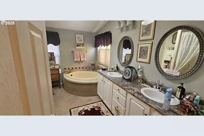 1525 Braunda Dr, Roseburg, OR 97470 - Photo 17