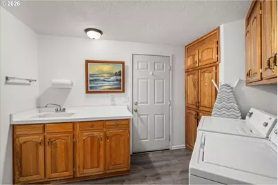 4055 Royal Ave, Eugene, OR 97402 - Photo 9