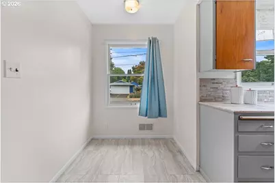 5825 N Burrage Ave, Portland, OR 97217 - Photo 13
