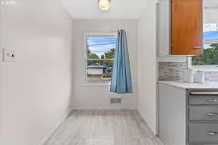 5825 N Burrage Ave, Portland, OR 97217 - Photo 13