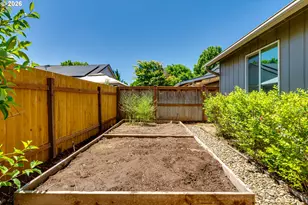 1060 Tyson Ln, Eugene, OR 97404 - Photo 23