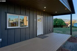 302 E Park St, Enterprise, OR 97828 - Photo 3