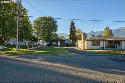 302 E Park St, Enterprise, OR 97828 - Photo 17