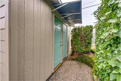 3954 N Borthwick Ave, Portland, OR 97227 - Photo 19