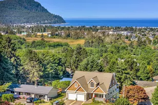 360 Hilltop Dr, Seaside, OR 97138 - Photo 3