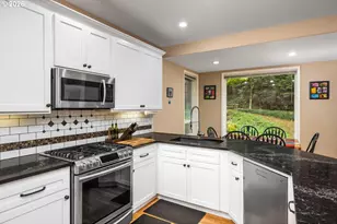 3220 SW Luradel St, Portland, OR 97219 - Photo 11