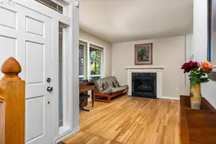3220 SW Luradel St, Portland, OR 97219 - Photo 3