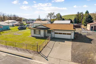 4214 SW Vista Ave, Pendleton, OR 97801 - Photo 1