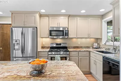 12246 NW Kearney St, Portland, OR 97229 - Photo 5