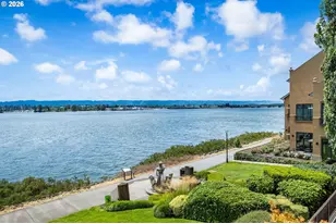 2015 SE Columbia River Dr, Vancouver, WA 98661 - Photo 9