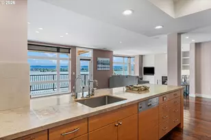 2015 SE Columbia River Dr, Vancouver, WA 98661 - Photo 11
