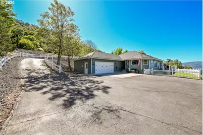 2804 NW Daysha Dr, Roseburg, OR 97471 - Photo 5