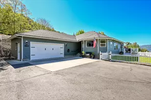 2804 NW Daysha Dr, Roseburg, OR 97471 - Photo 1