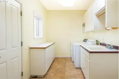 1243 Delrose Dr, Springfield, OR 97477 - Photo 31