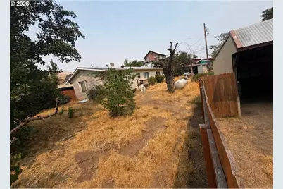 204 Chestnut St, Murdock, WA 98635 - Photo 1