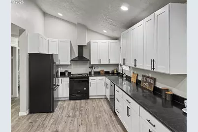 4559 47th Ave NE, Salem, OR 97305 - Photo 13