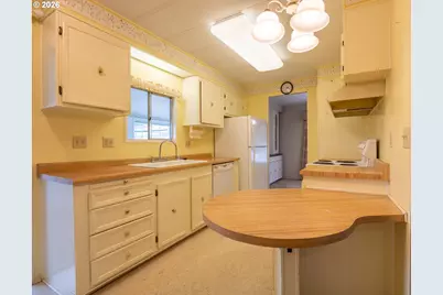 172 W Kristen Ct, Roseburg, OR 97471 - Photo 11