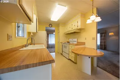 172 W Kristen Ct, Roseburg, OR 97471 - Photo 9