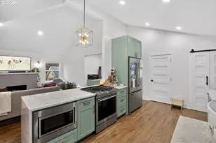 418 S Texas St, Portland, OR 97219 - Photo 9