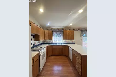 142 Swain Ct, Reedsport, OR 97467 - Photo 9