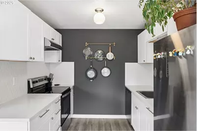 9805 N Clarendon Ave, Portland, OR 97203 - Photo 11