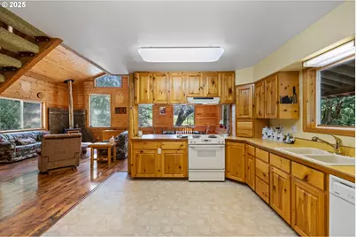 1470 E Willis Creek Rd, Winston, OR 97496 - Photo 23