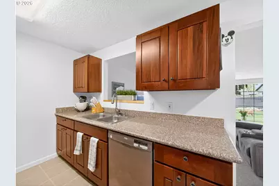7812 SE Crystal Springs Blvd, Portland, OR 97206 - Photo 5